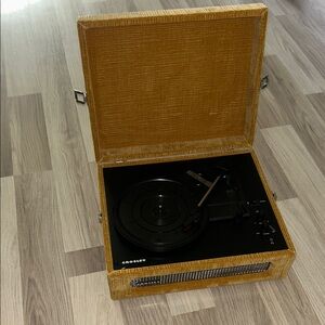 Crosley Vintage-Style Turntable in Mustard and Black
